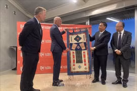 Approfondir les relations de coopération entre Lao Cai et Nouvelle-Aquitaine (France) 