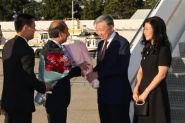 L'ambassadeur du Vietnam aux États-Unis, Nguyen Quoc Dung, et l'ambassadeur et chef de la Mission vietnamienne auprès de l'ONU, Dang Hoang Giang, ont accueilli le secrétaire général du Parti et président To Lam et son épouse à l'aéroport international J.F. Kennedy. Photo : VNA