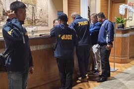 Des policiers thaïlandais sont présents sur place. Photo : Khaosod