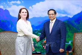 Le Premier ministre Pham Minh Chinh a reçu le 13 août à Hanoï l'ambassadrice de Nouvelle-Zélande Caroline Beresford venant le saluer à l'occasion de son mandat au Vietnam. Photo : VNA