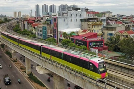 Premiers essais pour la section surélevée de la ligne de métro Nhon – gare de Hanoï