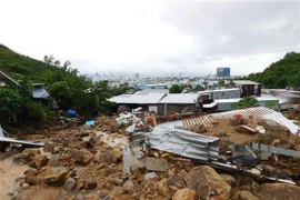 La Croix-Rouge du Vietnam vient en aide aux sinistrés des crues à Khanh Hoa
