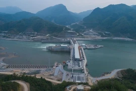 Le Vietnam investit 815 millions de dollars dans des projets énergétiques et miniers au Laos