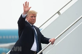 Le président Donald Trump quitte Hanoï