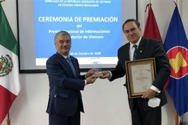 Remise de Prix nationaux de l’information pour l’étranger 2020 à des auteurs mexicains