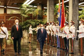 Cérémonie d'accueil en l’honneur du président Nguyen Xuan Phuc à Cuba