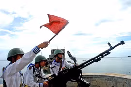  Des soldats en mission à Truong Sa améliorent leur capacité de défense