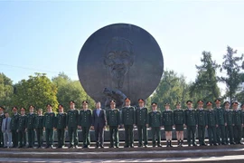 Une délégation de l'Armée populaire du Vietnam rend visite à des équipes aux Army Games 2022