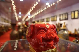 Le village céramique de Bat Trang fabrique des cochons-tirelires pour le Têt traditionnel