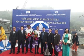 Thua Thien-Hue reçoit des premiers touristes arrivés par voie maritime 