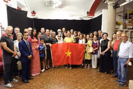Sentiments des amis italiens envers le Président Ho Chi Minh