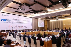 ​Le Forum d’affaires du Vietnam 2022 discute de la promotion de la relance économique nationale