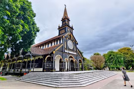 La cathédrale en bois de Kon Tum, harmonie architecturale roman-bahnar