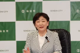 La maire d'une ville japonaise partage des expériences en matière de catastrophes naturelles