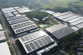 La BAD octroie près de 14 millions de dollars pour des projets solaires sur les toits au Vietnam