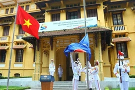 Cérémonie de levée du drapeau marquant le 55e anniversaire de l'ASEAN