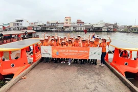 Le groupe sud-coréen Hanwha aide à nettoyer le Mékong