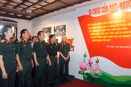Ouverture de l'exposition “Testament du Président Ho Chi Minh – Une lumière qui guide »