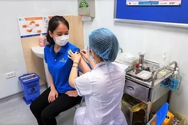 COVID-19 : Les pilotes et agents de bord de Vietnam Airlines sont vaccinés en mai