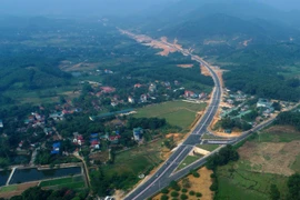 Mise en chantier d’une route reliant l'avenue Thang Long à l'autoroute Hanoï-Hoa Binh