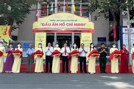Exposition de livres sur le Président Ho Chi Minh à Can Tho