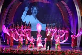 Programme artistique “Un Printemps dédié au Parti” à Hanoi