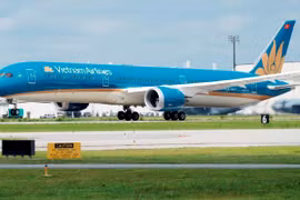 Vietnam Airlines offre des billets gratuits aux agents de santé contre le COVID-19