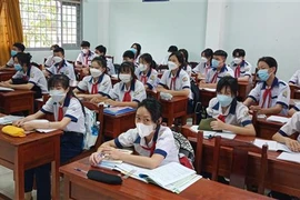Tous les élèves et étudiants retournent à l'école de ce mois