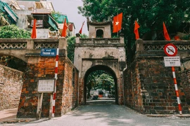 La porte Quan Chuong – témoigne historique de Hanoï