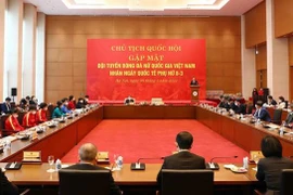 Le président de l’Assemblée nationale rencontre l'équipe nationale féminine de football