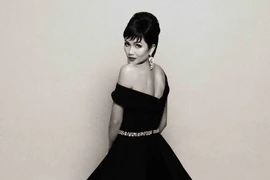 Nouveau photoshoot de H’Hen Niê, nommée la Beauté intemporelle pour l'année 2018
