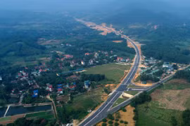 Mise en chantier d’une route reliant l'avenue Thang Long à l'autoroute Hanoï-Hoa Binh