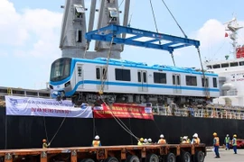 Les dernières rames de la ligne de métro Ben Thanh-Suoi Tien arrivent au Vietnam