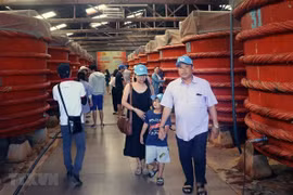 Le métier de producteur de nuoc mam à Phu Quôc reconnu patrimoine national