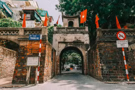 La porte Quan Chuong – témoigne historique de Hanoï