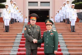 Le ministre biélorusse de la Défense en visite officielle au Vietnam