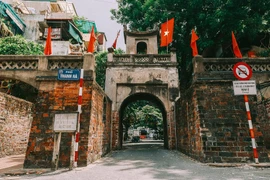 La porte Quan Chuong – témoigne historique de Hanoï