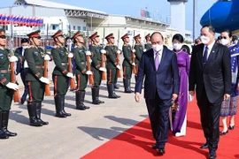 Le président Nguyen Xuan Phuc arrive à Vientiane pour une visite d’amitié officielle au Laos