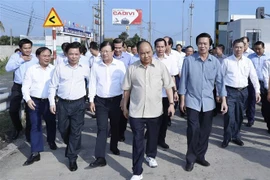 Le PM en visite sur le chantier de l’autoroute Trung Luong-My Thuan