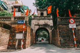 La porte Quan Chuong – témoigne historique de Hanoï
