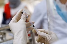 COVID-19 : Hanoï a assez de vaccin pour la troisième injection