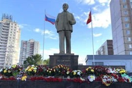 Activités de célébration du 129e anniversaire du Président Ho Chi Minh à l’étranger