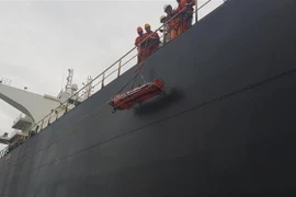 Ba Ria - Vung Tau : un marin chinois en détresse ramené sur la terre ferme