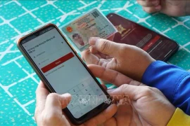 Hanoï est sur le point de fournir plus de services publics via l'application d'identification électronique VNeID. Photo : AVN