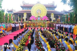 Célébration du 2.566e anniversaire de Bouddha à Huê (au Centre). Photo : VNA