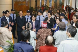 Têt : La vice-présidente Dang Thi Ngoc Thinh offre des cadeaux à des patients démunis