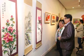 Exposition d'échange international des beaux-arts Vietnam – R. de Corée à Hanoï