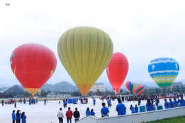 Ouverture du 2e Festival international de montgolfières de Son La