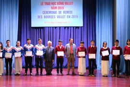 Remise de 179 bourses Vallet à des étudiants vietnamiens