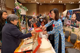 Le Vietnam participe à la 43e foire caritative de l’Association des femmes de l’Asie-Pacifique